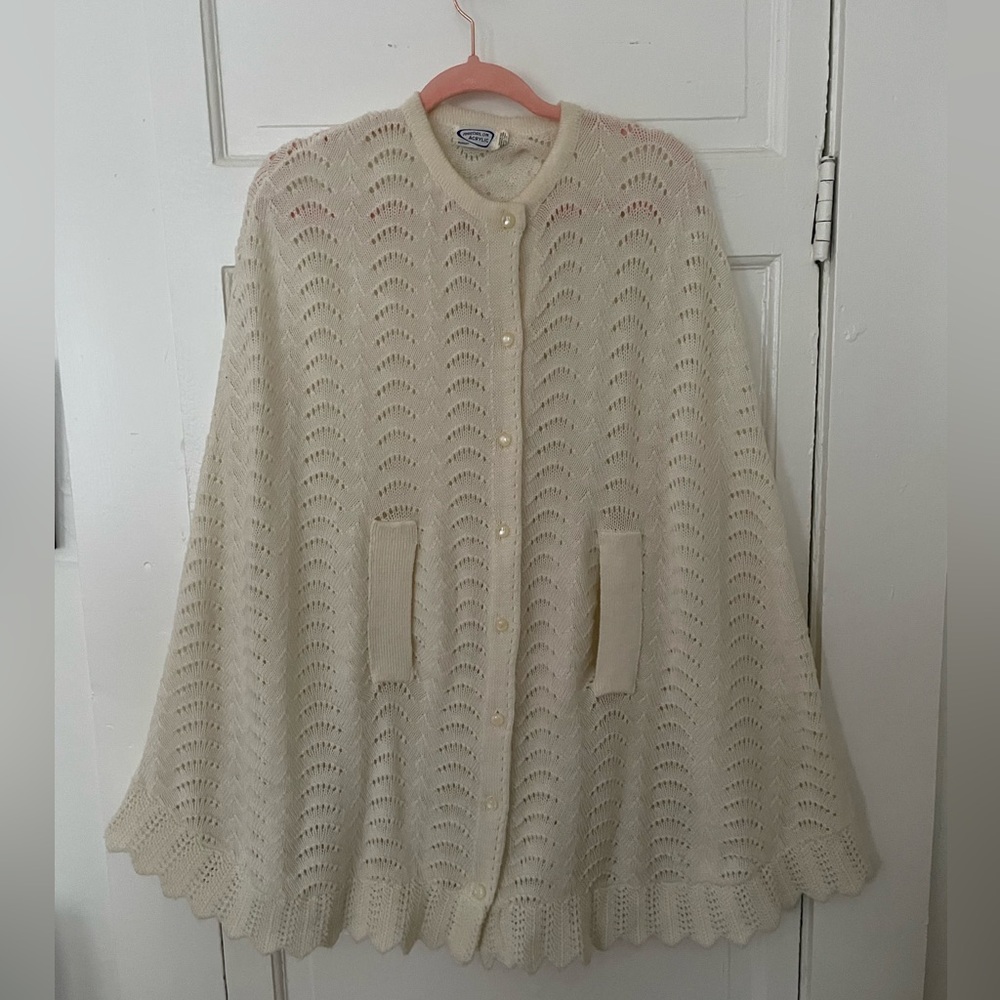Vintage Mid- Century Dupont White Knit Cape